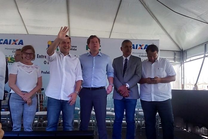 Deputado Tarcizo Freire participa de entrega de moradias populares em Rio Largo.