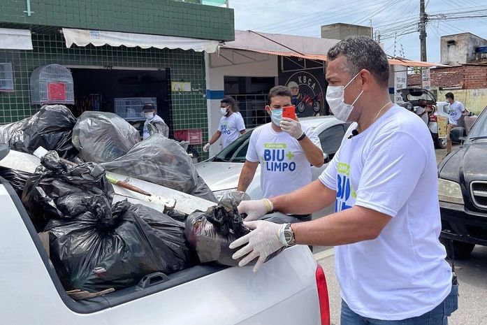 Biu+Limpo: Voluntários fazem mutirão de limpeza e conscientização no Benedito Bentes