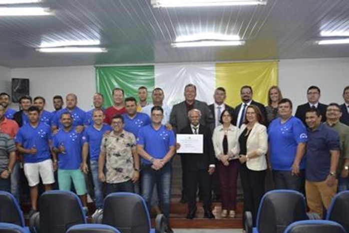 Treinador suspeito de estupro é homenageado com título de cidadania pelo Legislativo de Arapiraca