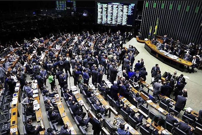 A difícil reeleição dos deputados federais em 2022.