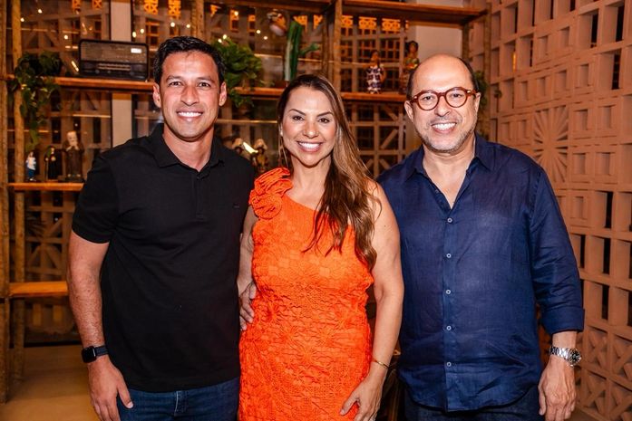 Vice-prefeito prestigia inauguração de novo endereço de restaurante tradicional de Maceió