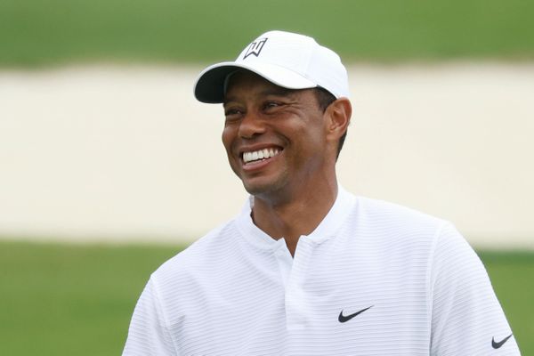 Qual é o salário do jogador de golfe Tiger Woods?