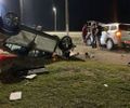 Carro capota em grave acidente no Pontal da Barra e deixa duas pessoas feridas
