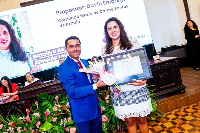 Professora é homenageada em Sessão Solene da Câmara de Maceió pelo vereador David Empregos