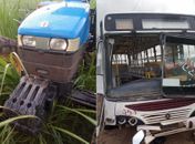 Colisão entre ônibus e trator em Matriz do Camaragibe deixou dois homens feridos.