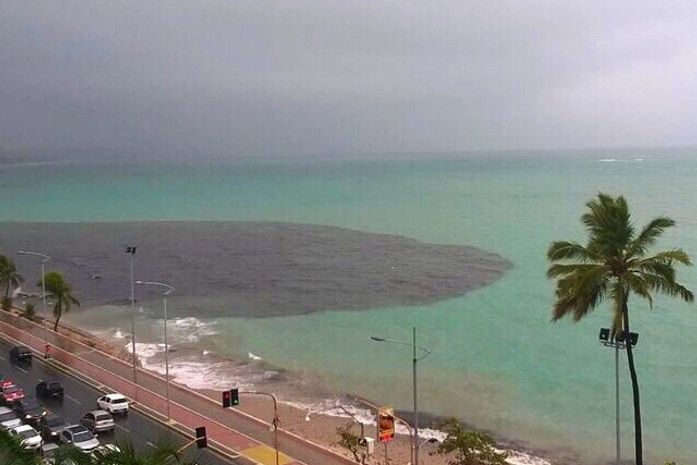 Mancha na Praia de Jatiúca