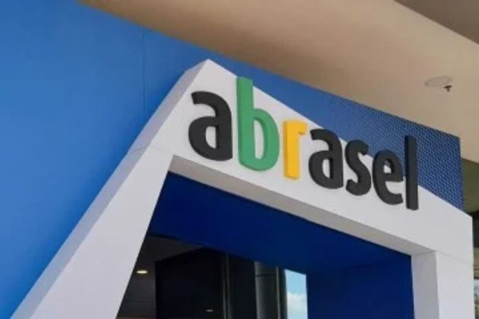Abrasel classifica fim da escala 6x1 como "tragédia socioeconômica" e alerta para risco de inflação
