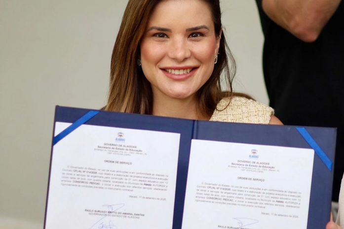 Prefeita Ceci celebra: Atalaia recebe nova ambulância do SAMU e garante construção de escola moderna