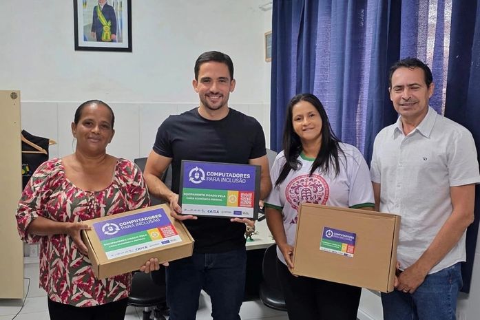 Superintendência doa notebooks para associações e colônias de pescadores