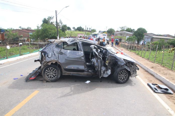 Polícia Científica aponta que carro capotou antes de atingir a motocicleta em Feira Grande