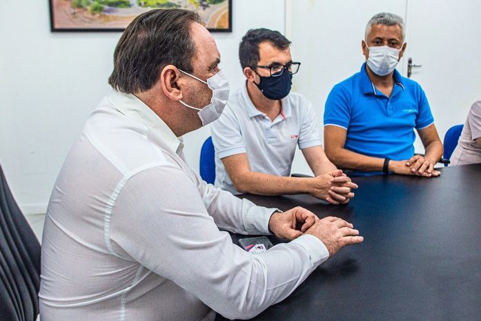Prefeito Luciano recebe músicos e debate criação do Conservatório Municipal
