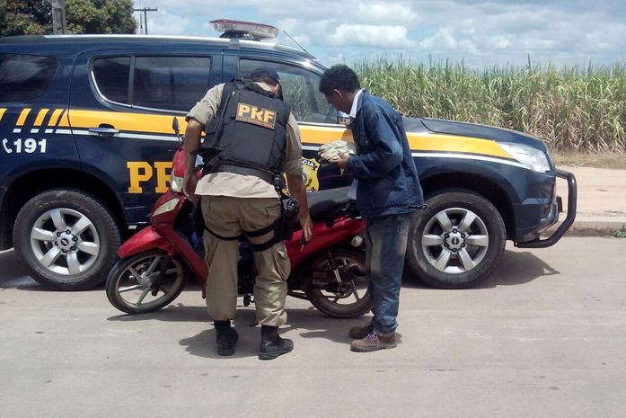 PRF prende homens acusados de roubo no interior do Estado