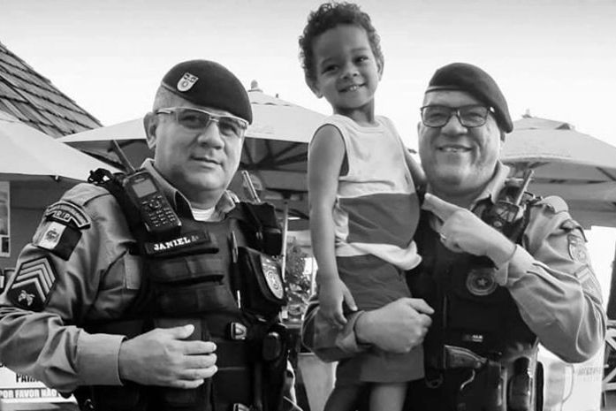 "Quero ser polícia, bombeiro e médico de ambulância" - diz o menino, aos 3 anos.