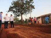 Prefeito Luciano Barbosa acompanha obras de pavimentação de estrada entre Cangandu e Canafístula