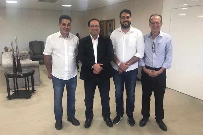 Prefeito de Santana do Mundaú se reúne com governador em exercício