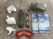Policiais flagram dupla com maconha e cocaína na Levada
