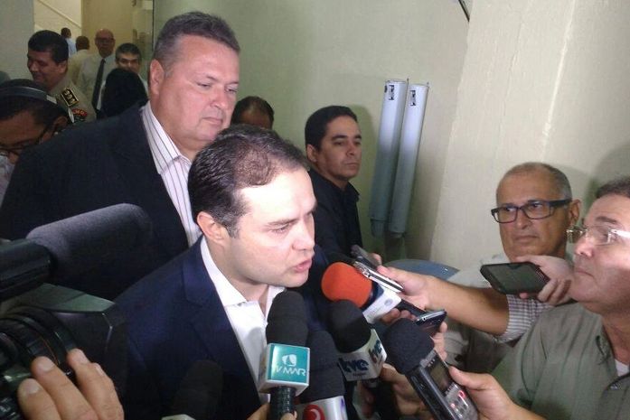 “É melhor ter um aumento possível, do que atrasar salários" diz governador sobre greve da PC