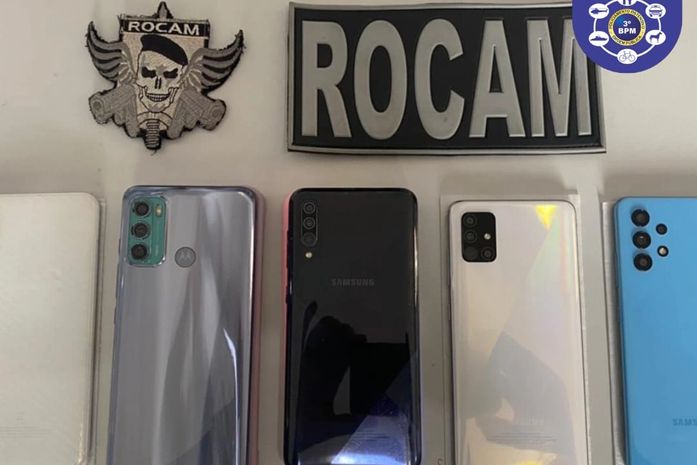 Casal é flagrado com cinco celulares roubados na Feira da Troca em Arapiraca