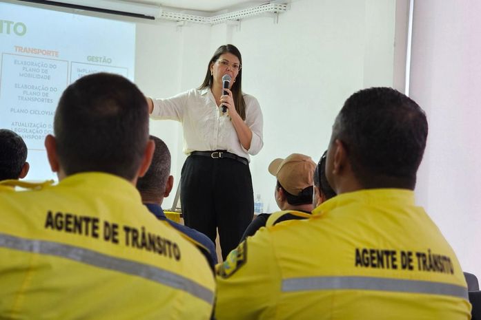 Em reunião, SMTT Arapiraca apresenta planejamento para agentes de trânsito

