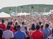 Festa do Dia das Mães reúne multidão, distribui brindes e sorteia prêmios em Traipu
