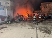 Incêndio atinge carros de camelô em estacionamento no Centro de Maceió