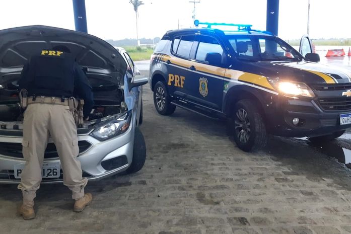 PRF em Alagoas recupera carro roubado e prende motorista por crime de receptação