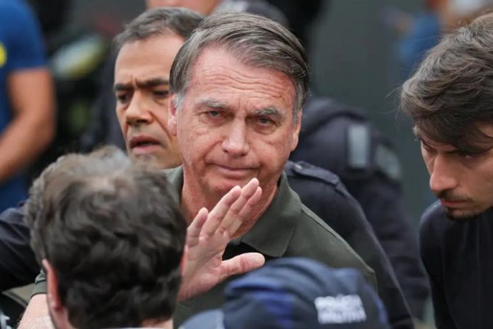 Cirurgia de Bolsonaro deve durar de 3 a 4 horas, avalia médico