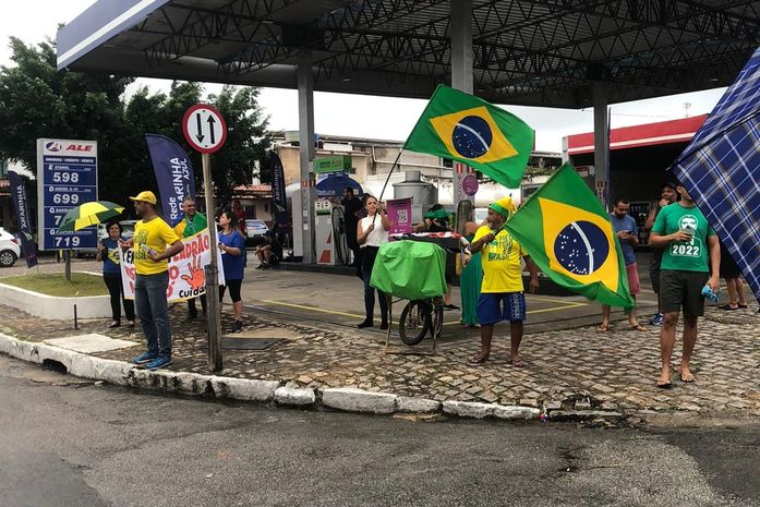 Protesto contra Lula na entrada do Centro de Convenções