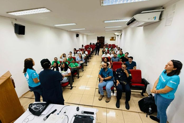 Capitania de Portos capacita servidores da Alurb sobre cuidados com o oceano