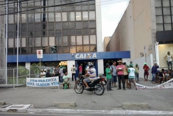 Princípio de incêndio suspende atividades em agência da Caixa no Farol