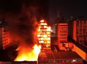 Incêndio atinge prédios na região da 25 de Março em São Paulo