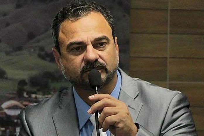 Ex-prefeito provoca pânico fazendo disparos de arma de fogo em condomínio