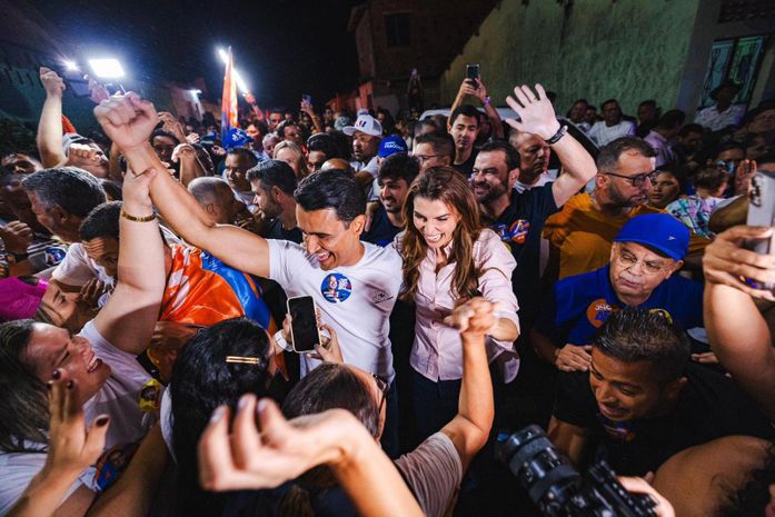 Multidão participa de grande caminhada com Marina JHC em Flexeiras