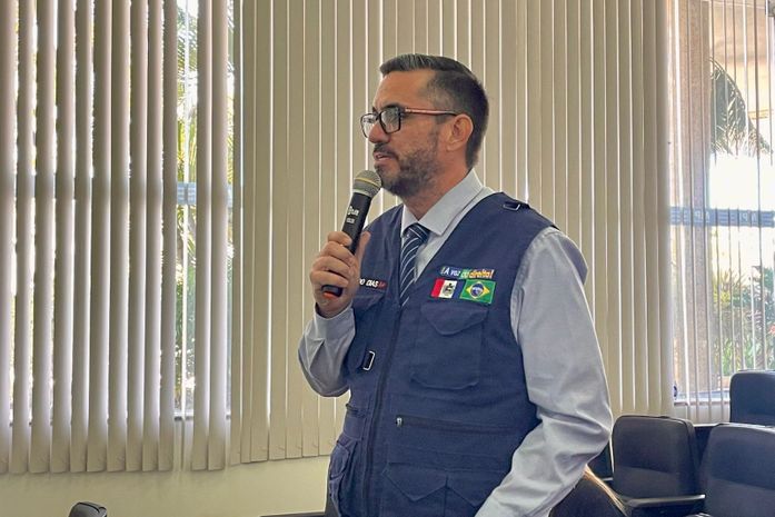 Leonardo Dias cobra aplicação de lei que multa vândalos após pichação da Associação Comercial