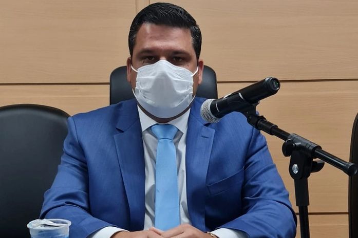 Thiago ML, solicita que sejam feitos recapeamentos asfálticos nos Residenciais Brisa do Lago e Vale da Perucaba