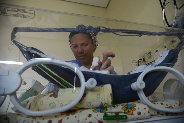 Prática que ajuda a salvar bebês prematuros completa 40 anos