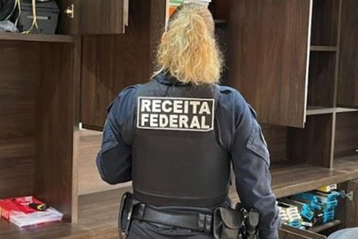 Prejuízo de R$ 50 milhões: PF cumpre mandado em Maceió contra fraudes na importação de smartphones