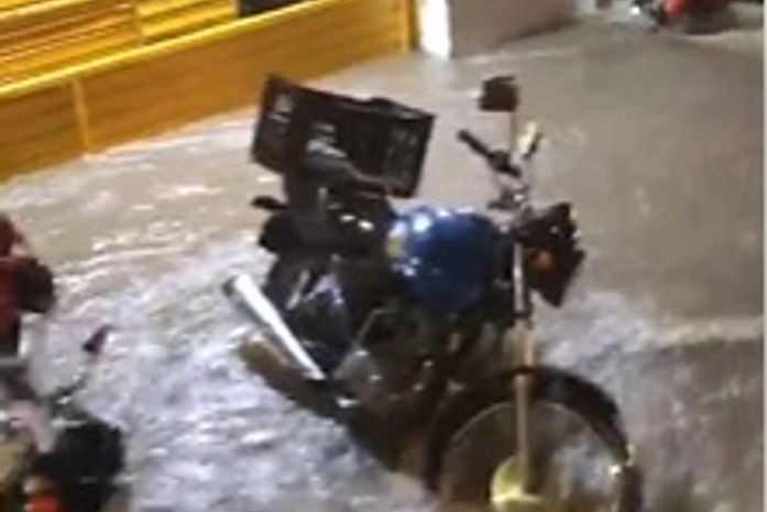 Fortes chuvas provocam alagamentos em Santana do Ipanema e mulher é socorrida após crise de ansiedade; veja vídeo