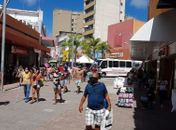 Shoppings abrem em horário normal e Centro de Maceió fecha mais cedo nesta sexta-feira