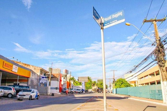 Obras de reparo asfáltico interditam trecho da Avenida Gustavo Paiva nesta quinta (4)