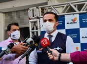 Expectativa é que primeiras doses da vacina cheguem ainda em janeiro, afirma Ayres