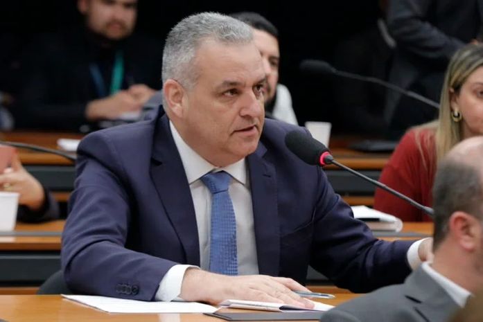 Relatório do deputado Alfredo Mendonça livra Ramagem e mira beneficiar Bolsonaro