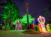 Educação leva alunos da Ejai para visitar decoração natalina na orla de Maceió
