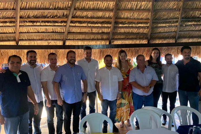 Nove deputados e diversas lideranças políticas de todo Estado prestigiam festa de Abrahão Moura