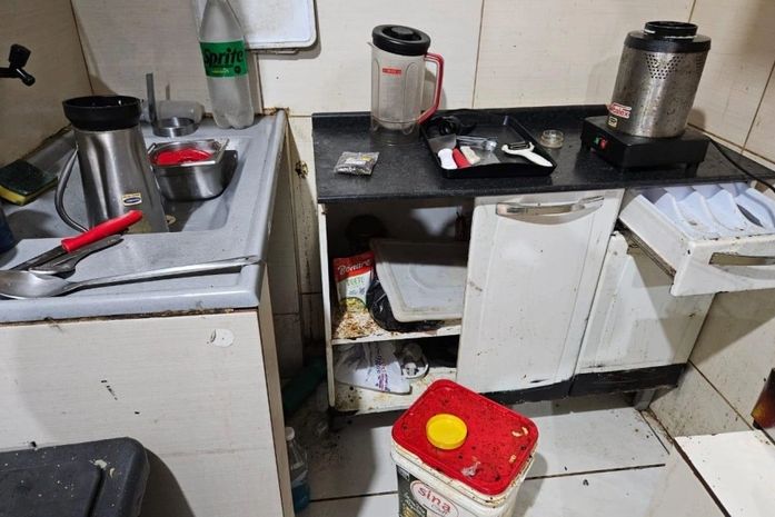 Esgoto a céu aberto: Vigilância Sanitária interdita hamburgueria na parte alta de Maceió