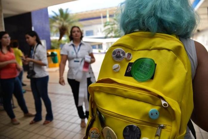 "Blitz da Mochila" procura diminuir peso na bolsa dos alunos