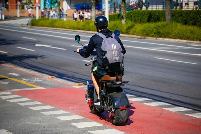 Novas regras para ciclomotores entram em vigor e proprietários devem ficar atentos às exigências; confira