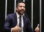 Deputado André Janones é internado com arritmia em São Paulo