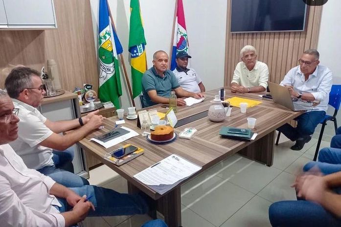 Jarbas Ricardo (camisa cinza) com equipe técnica do DER/AL na semana passada em seu Gabinete