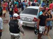 Acidente envolveu uma moto e um carro; condutor e garupa da motocicleta ficaram feridos